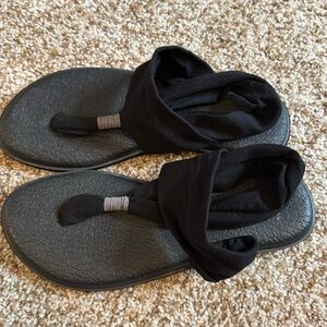 Sanuk Yoga Sling Sandels- Like New!